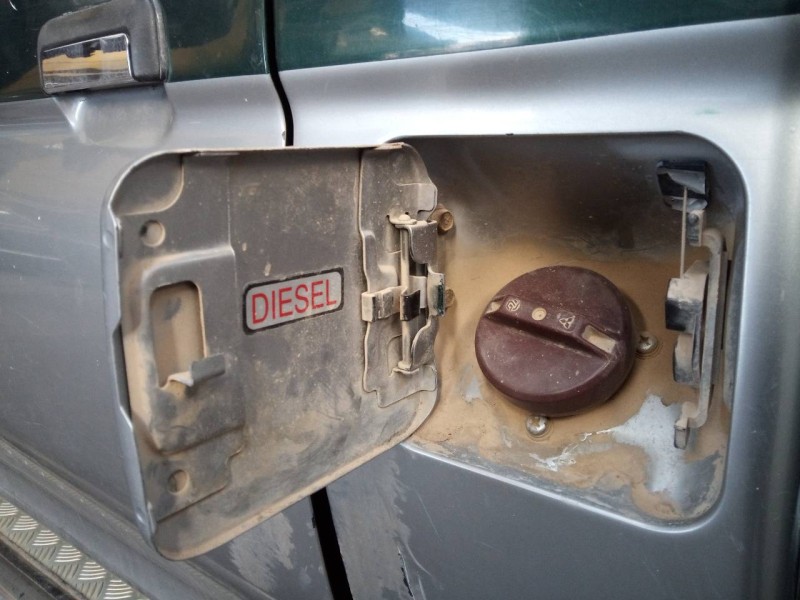 Recambio de tapa exterior combustible para mitsubishi l 200 (k6/7) 2500 td glx (4-ptas.) referencia OEM IAM   