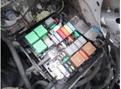 CAJA RELES / FUSIBLES 