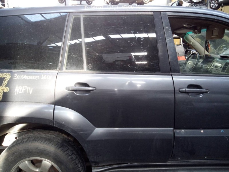 Recambio de puerta trasera derecha para toyota land cruiser (j12) 3.0 d4-d vx referencia OEM IAM   