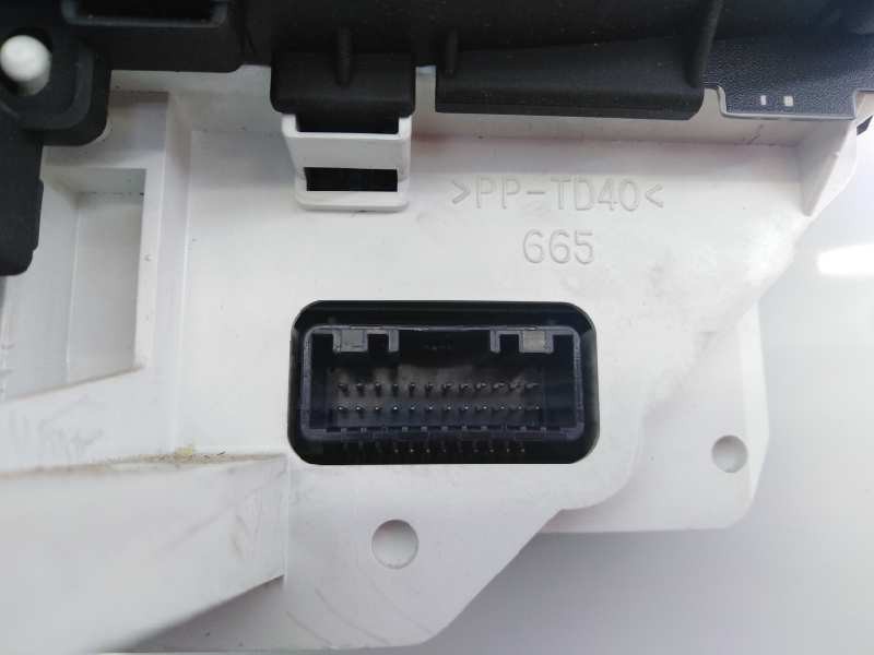 Recambio de cuadro instrumentos para toyota yaris (ksp9/scp9/nlp9) blue referencia OEM IAM 838000D690D MB4573002306 E3-B2-13-4