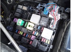 CAJA RELES / FUSIBLES 