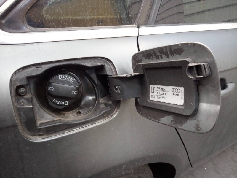 Recambio de tapa exterior combustible para audi a4 ber. (b8) básico referencia OEM IAM   