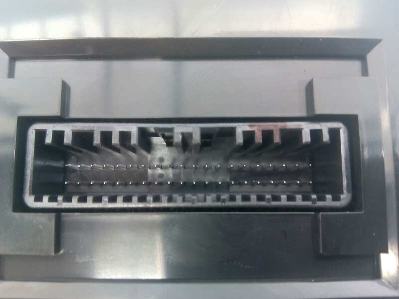 Recambio de mando climatizador para ssangyong tivoli premium 4x4 referencia OEM IAM 6872035200  E1-B3-3-2