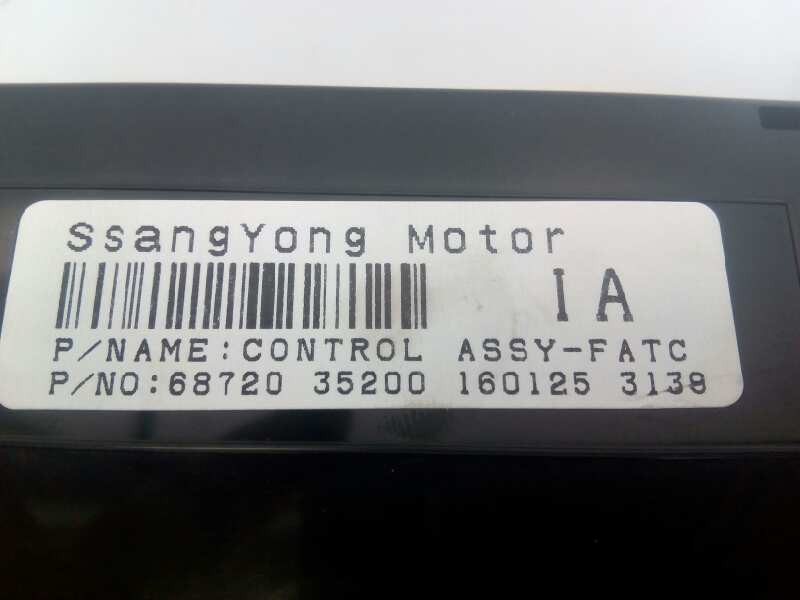 Recambio de mando climatizador para ssangyong tivoli premium 4x4 referencia OEM IAM 6872035200  E1-B3-3-2
