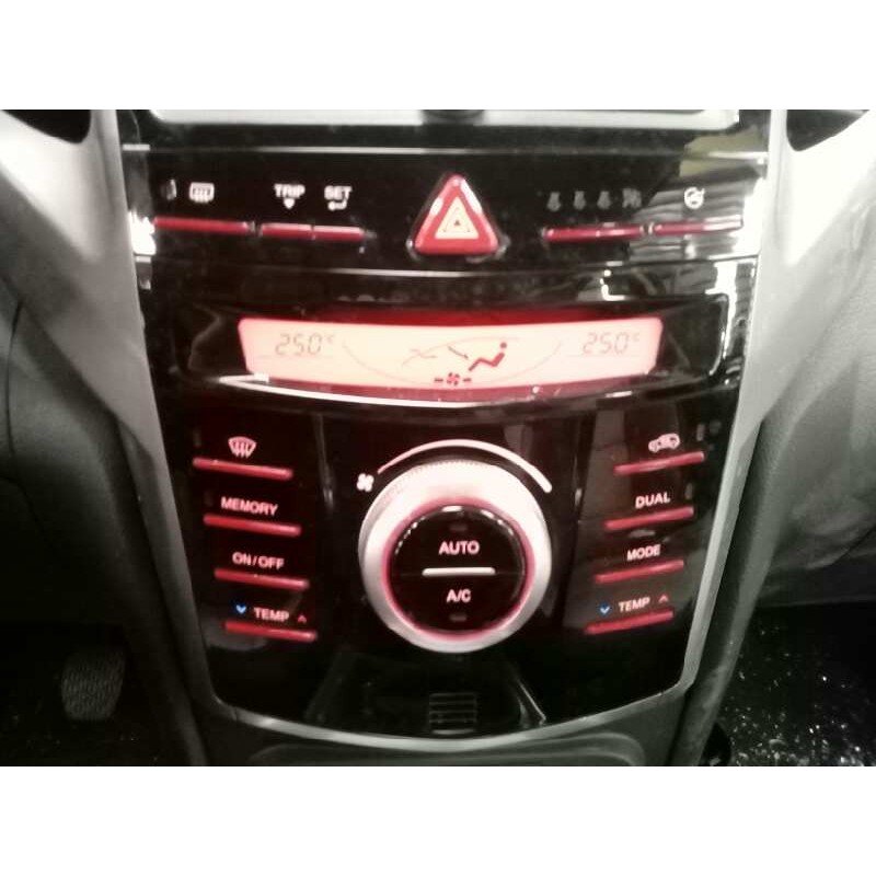Recambio de mando climatizador para ssangyong tivoli premium 4x4 referencia OEM IAM 6872035200  E1-B3-3-2