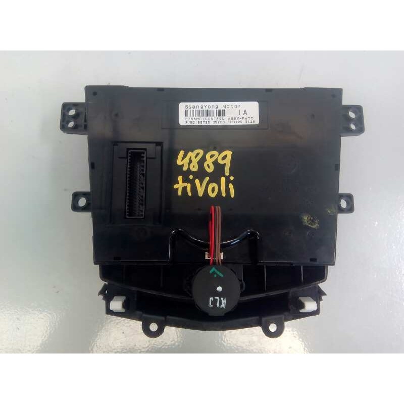 Recambio de mando climatizador para ssangyong tivoli premium 4x4 referencia OEM IAM 6872035200  E1-B3-3-2