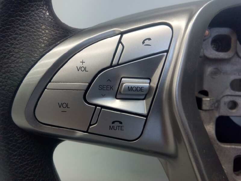 Recambio de volante para ssangyong tivoli premium 4x4 referencia OEM IAM   E1-B3-3-1