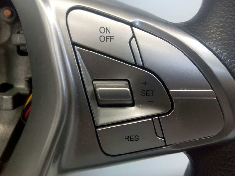 Recambio de volante para ssangyong tivoli premium 4x4 referencia OEM IAM   E1-B3-3-1