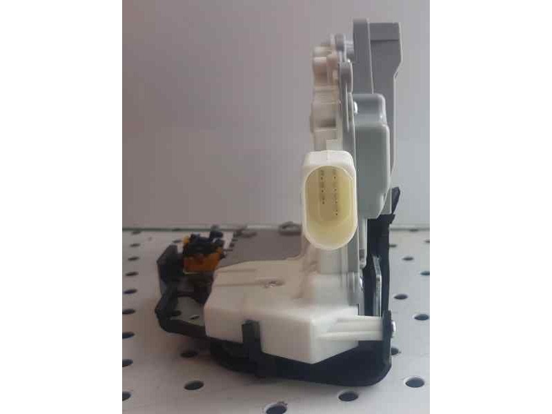 Recambio de cerradura puerta delantera derecha para universal cerradura delantera derecha vw-seat-skoda referencia OEM IAM 8E183