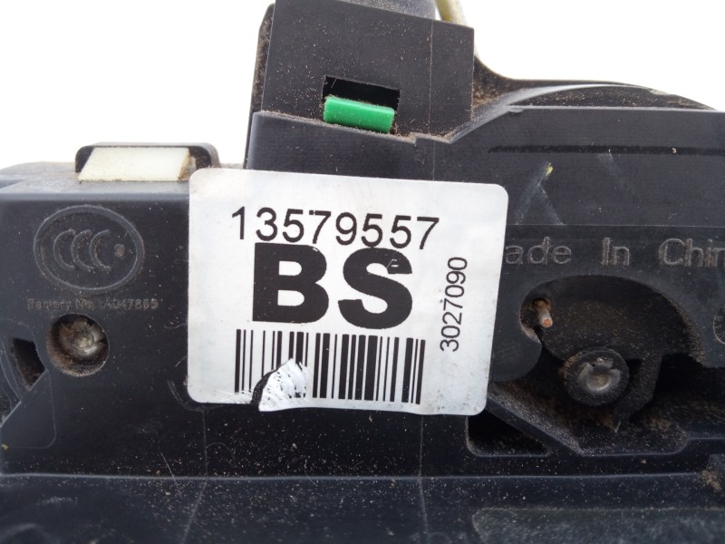 Recambio de cerradura puerta trasera izquierda para chevrolet orlando lt+ referencia OEM IAM 13579557 3027090 E2-B6-50-2
