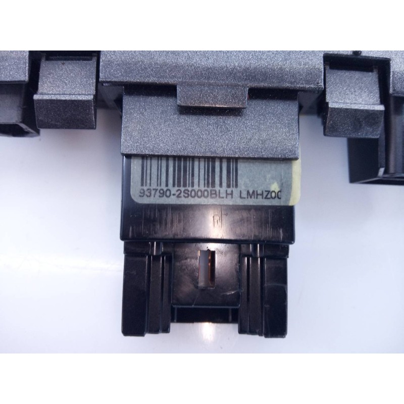 Recambio de warning para hyundai ix35 comfort 2wd referencia OEM IAM 937902S000BLH  E3-A3-34-4