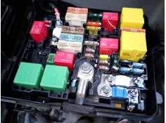 CAJA RELES / FUSIBLES 