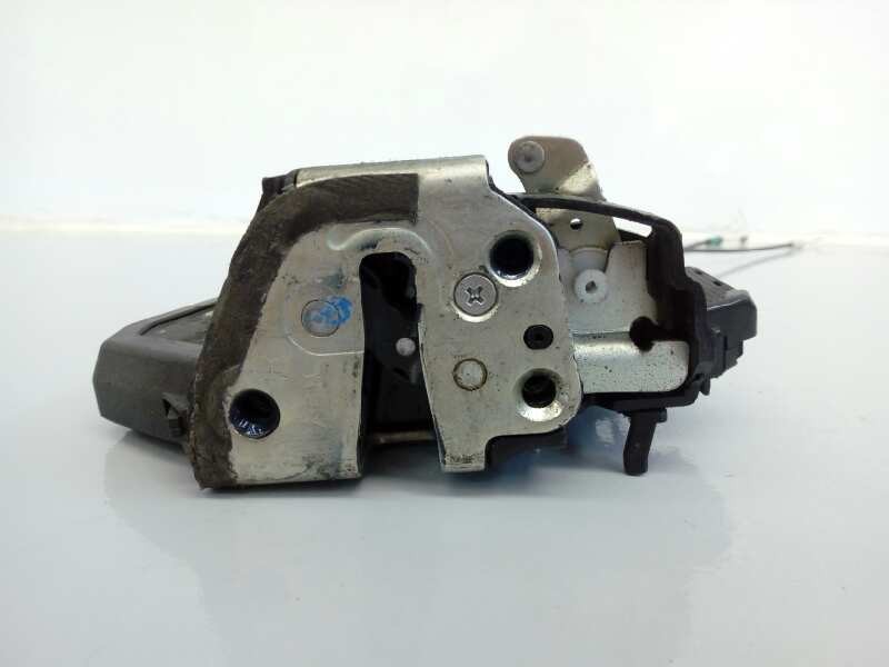 Recambio de cerradura puerta trasera derecha para toyota corolla (e12) 1.4 d-4d luna compact referencia OEM IAM 6905012350  E2-B