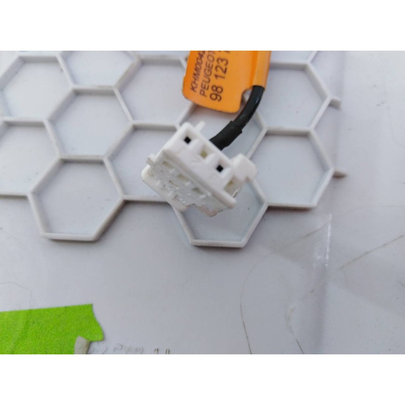 Recambio de luz interior para opel grandland x excellence referencia OEM IAM 9812377080  E3-A5-24-3