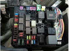 CAJA RELES / FUSIBLES 