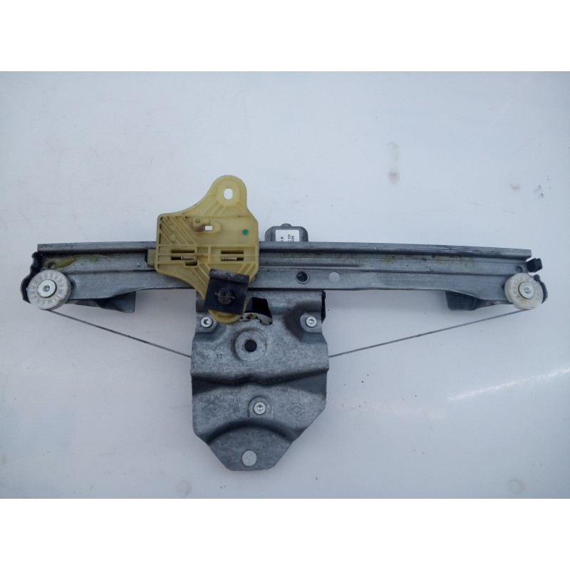 Recambio de elevalunas trasero derecho para renault clio iv dynamique referencia OEM IAM 827008680R  E1-A1-44-2