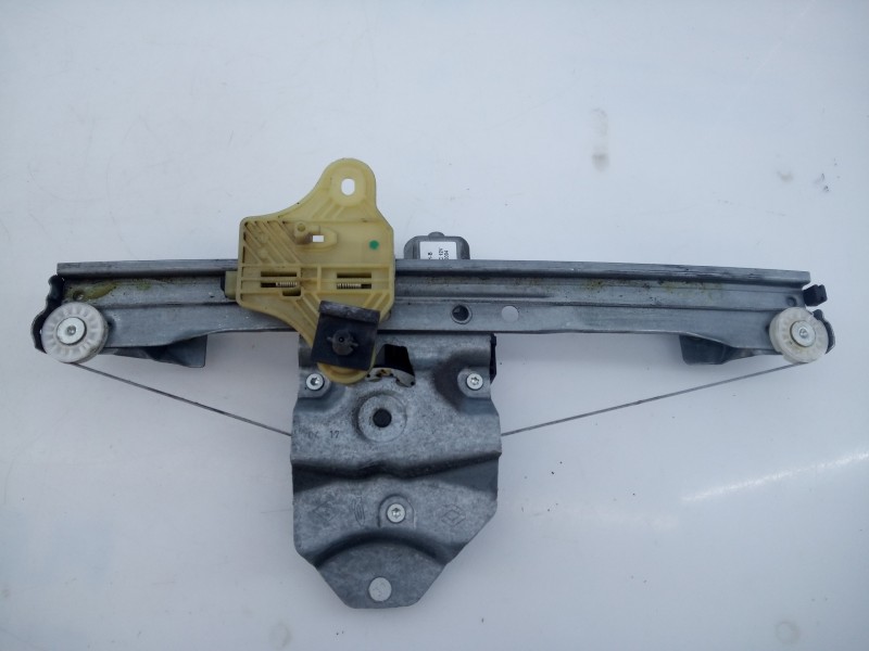 Recambio de elevalunas trasero derecho para renault clio iv dynamique referencia OEM IAM 827008680R  E1-A1-44-2