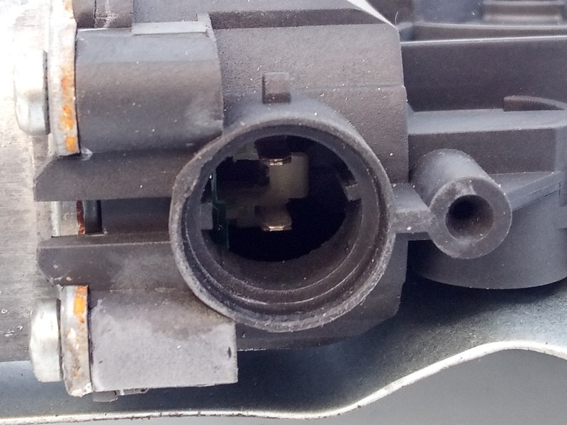 Recambio de elevalunas delantero derecho para hyundai ix35 style 2wd referencia OEM IAM 82480V2Y000 402390B P2-B4-28