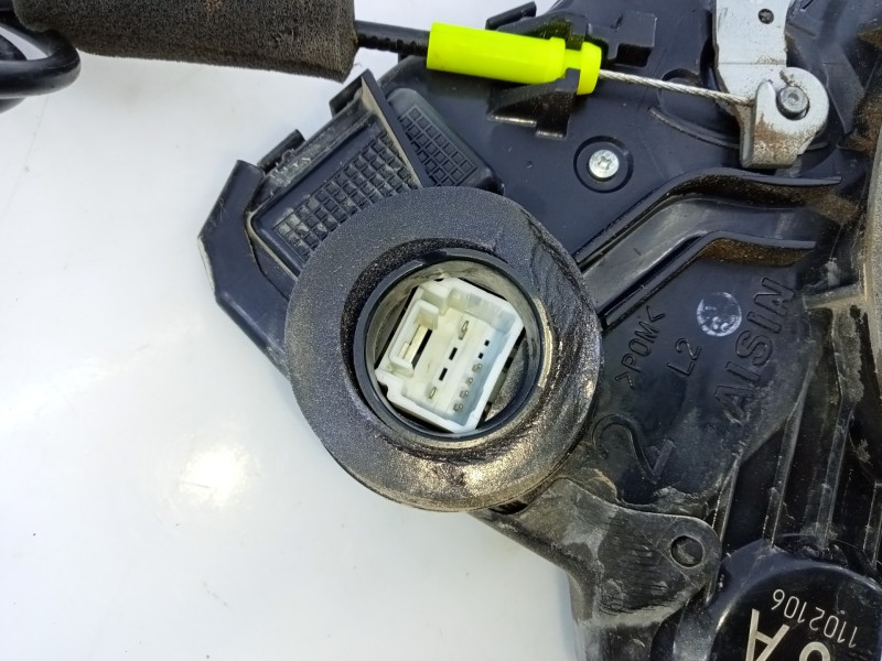 Recambio de cerradura puerta delantera izquierda para toyota land cruiser (j15) basis referencia OEM IAM 6A1102106  E2-B4-45-2