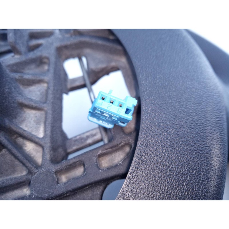 Recambio de volante para peugeot 208 access referencia OEM IAM 96750123ZD  E1-A4-2-2