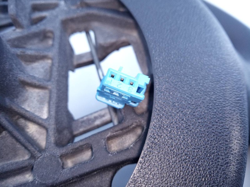 Recambio de volante para peugeot 208 access referencia OEM IAM 96750123ZD  E1-A4-2-2