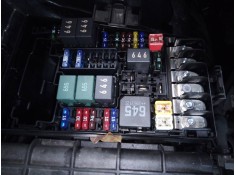 CAJA RELES / FUSIBLES 