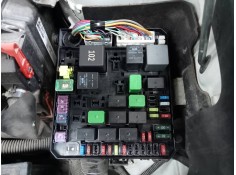 CAJA RELES / FUSIBLES 