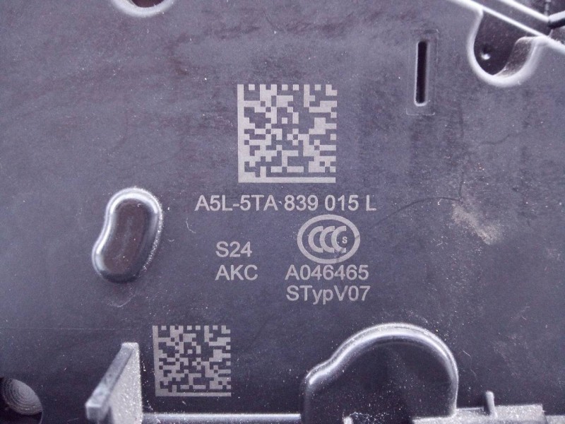 Recambio de cerradura puerta trasera derecha para volkswagen t-roc sport referencia OEM IAM 5TA839015L  E1-B6-28-1