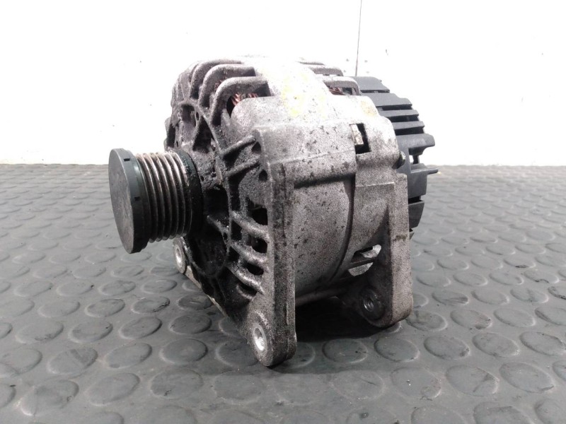 Recambio de alternador para renault trafic caja cerrada (ab 4.01) referencia OEM IAM 2542653  P3-B5-5-3