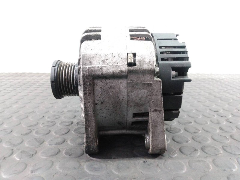 Recambio de alternador para renault trafic caja cerrada (ab 4.01) referencia OEM IAM 2542653  P3-B5-5-3