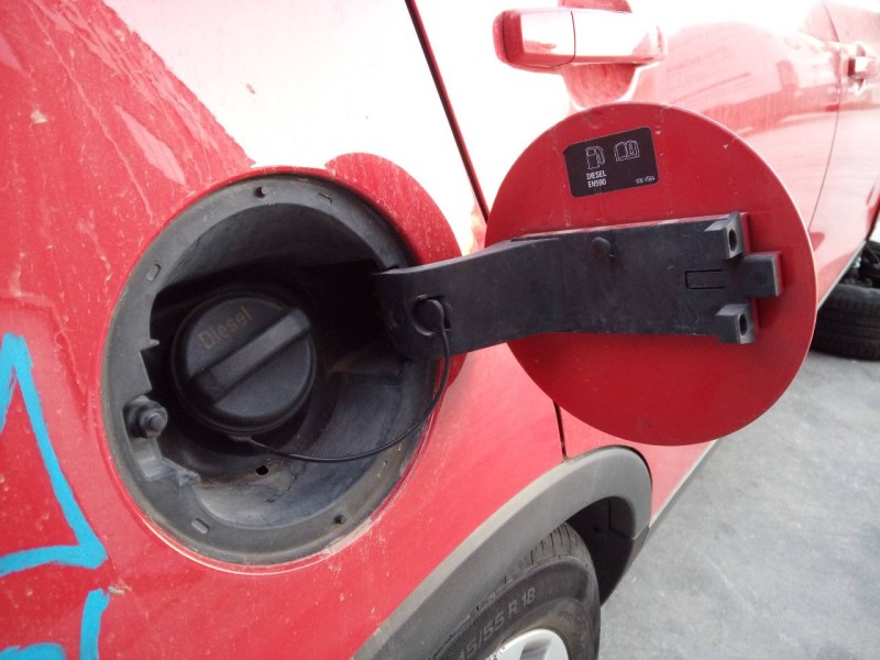 Recambio de tapa exterior combustible para opel mokka x excellence referencia OEM IAM   