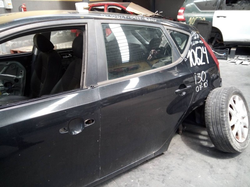 Recambio de puerta trasera izquierda para hyundai i30 style referencia OEM IAM   