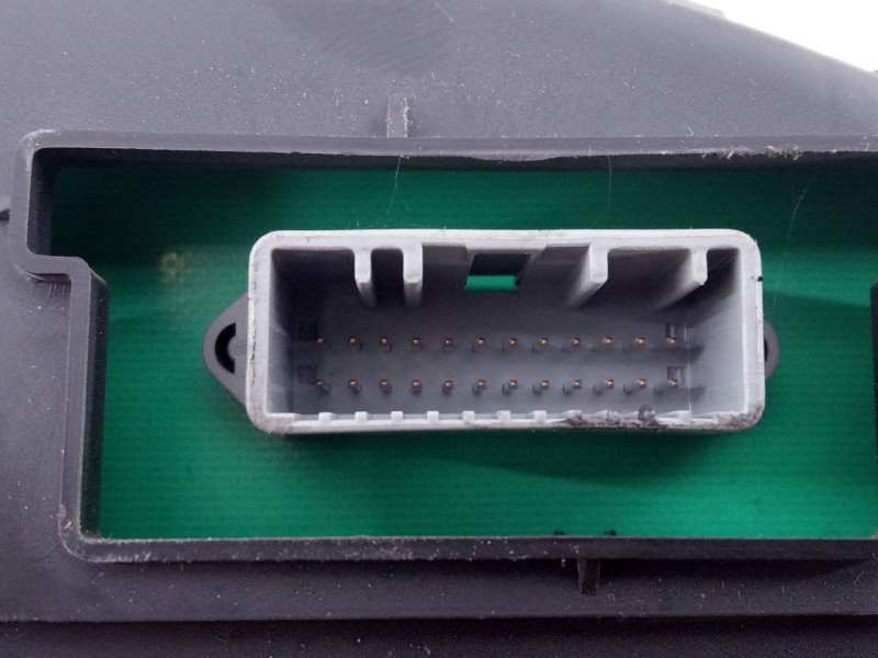 Recambio de cuadro instrumentos para renault clio iii 20 aniversario referencia OEM IAM 8200582705  E2-A1-35-1