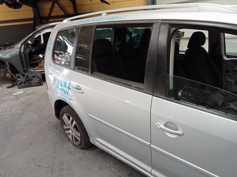 Recambio de puerta trasera derecha para volkswagen touran (1t2) advance referencia OEM IAM   
