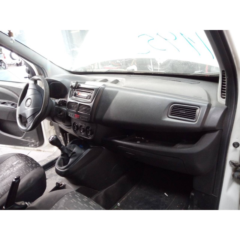 Recambio de salpicadero para opel combo d kasten l2h1 2,4t referencia OEM IAM   