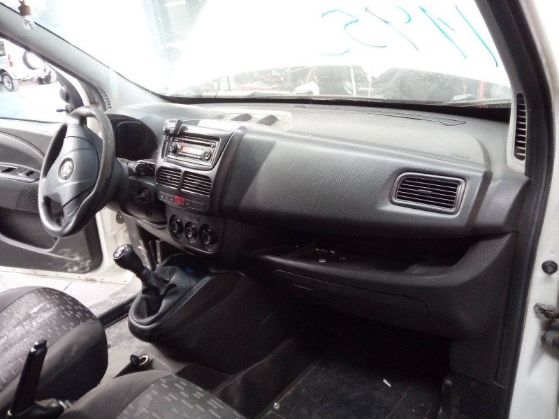 Recambio de salpicadero para opel combo d kasten l2h1 2,4t referencia OEM IAM   