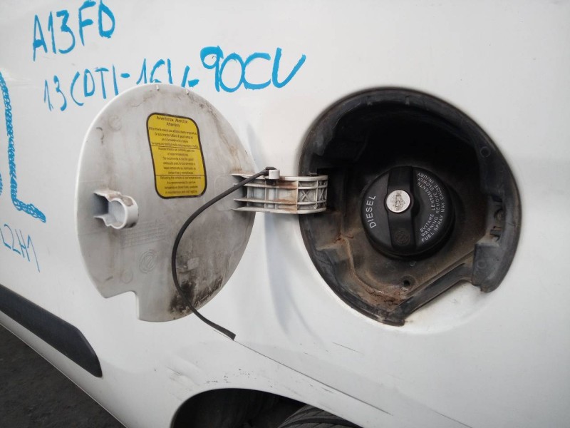 Recambio de tapa exterior combustible para opel combo d kasten l2h1 2,4t referencia OEM IAM   
