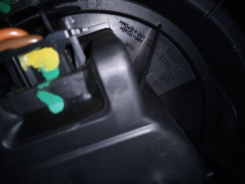 Recambio de ventilador calefaccion para opel combo d kasten l2h1 2,4t referencia OEM IAM 507730100  