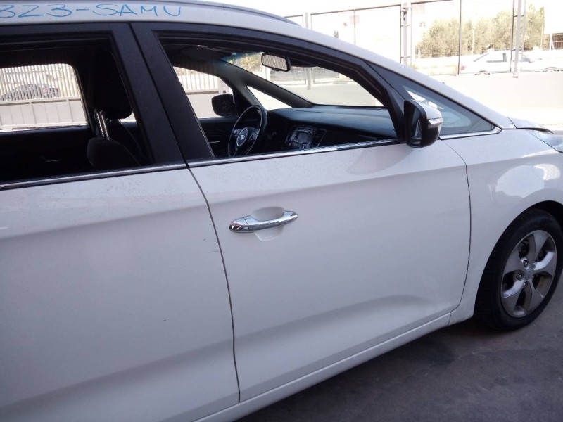 Recambio de puerta delantera derecha para kia carens ( ) drive referencia OEM IAM   