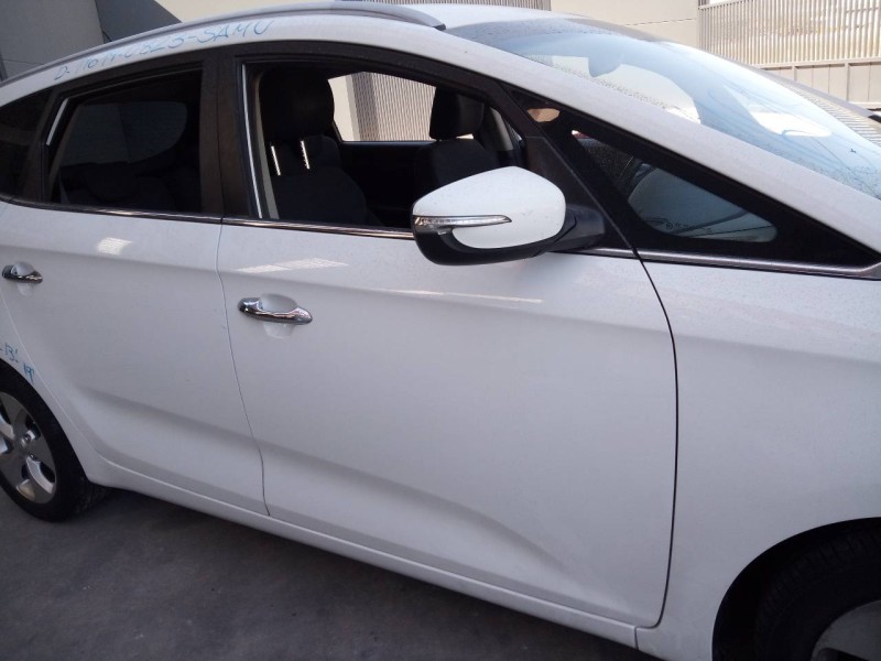 Recambio de puerta delantera derecha para kia carens ( ) drive referencia OEM IAM   