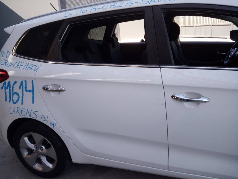 Recambio de puerta trasera derecha para kia carens ( ) drive referencia OEM IAM   
