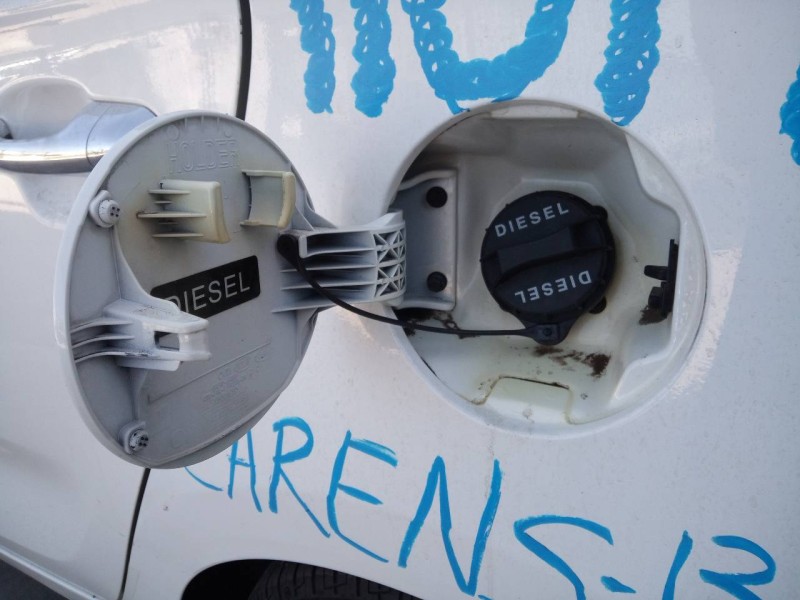 Recambio de tapa exterior combustible para kia carens ( ) drive referencia OEM IAM   