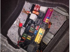 CAJA RELES / FUSIBLES 