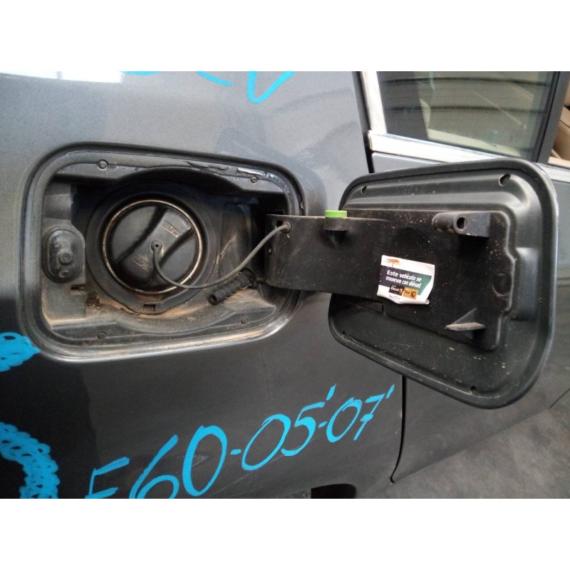 Recambio de tapa exterior combustible para bmw serie 5 berlina (e60) 520d referencia OEM IAM   
