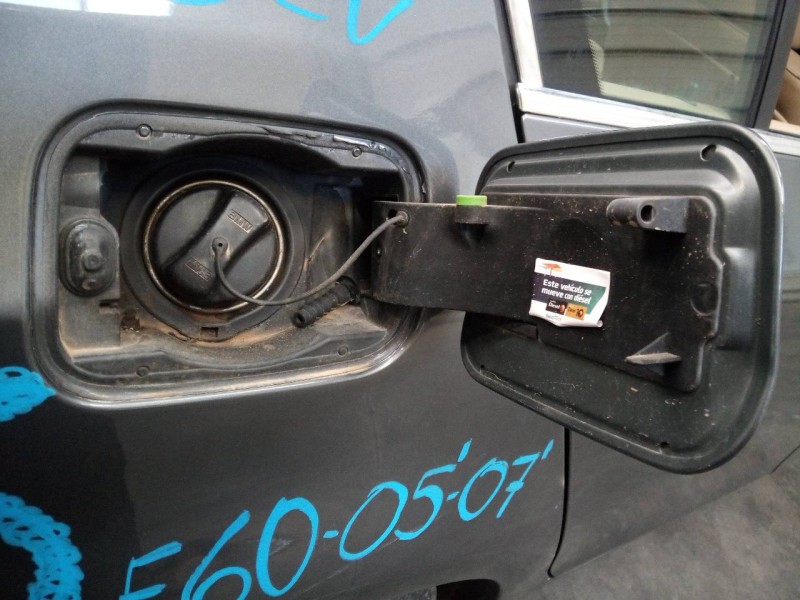 Recambio de tapa exterior combustible para bmw serie 5 berlina (e60) 520d referencia OEM IAM   