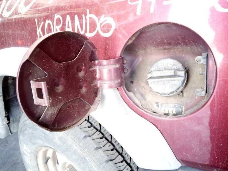 Recambio de tapa exterior combustible para ssangyong korando 2.9 d referencia OEM IAM   