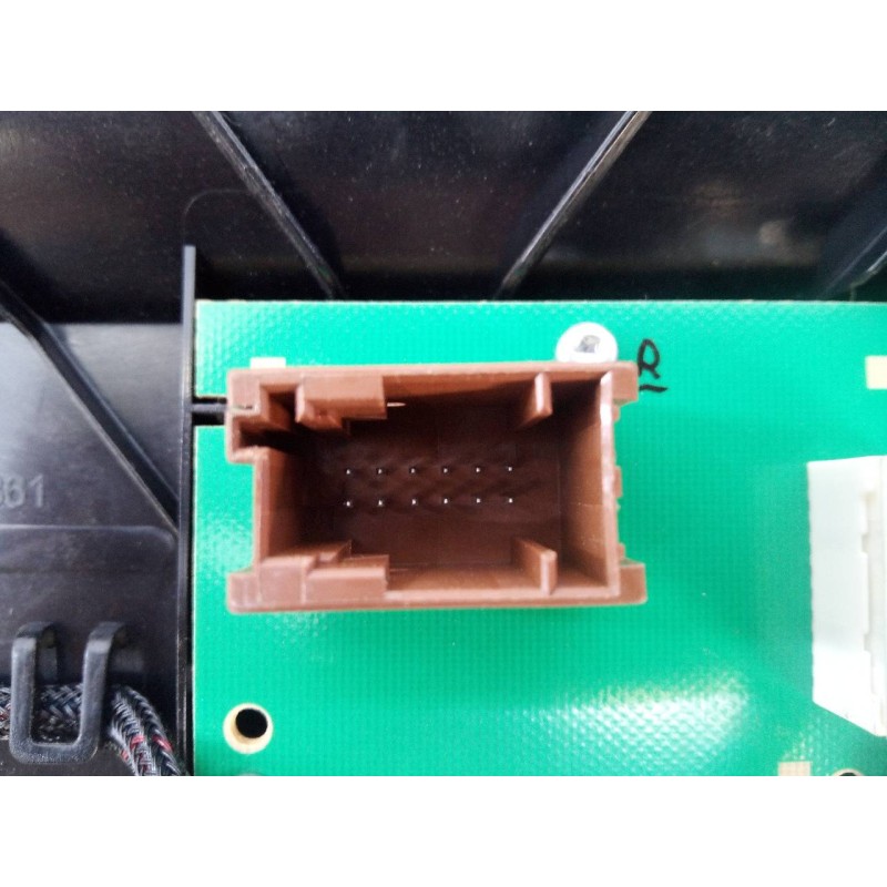 Recambio de sistema navegacion gps para peugeot 3008 active referencia OEM IAM 98735367ZD  E3-B2-40-2