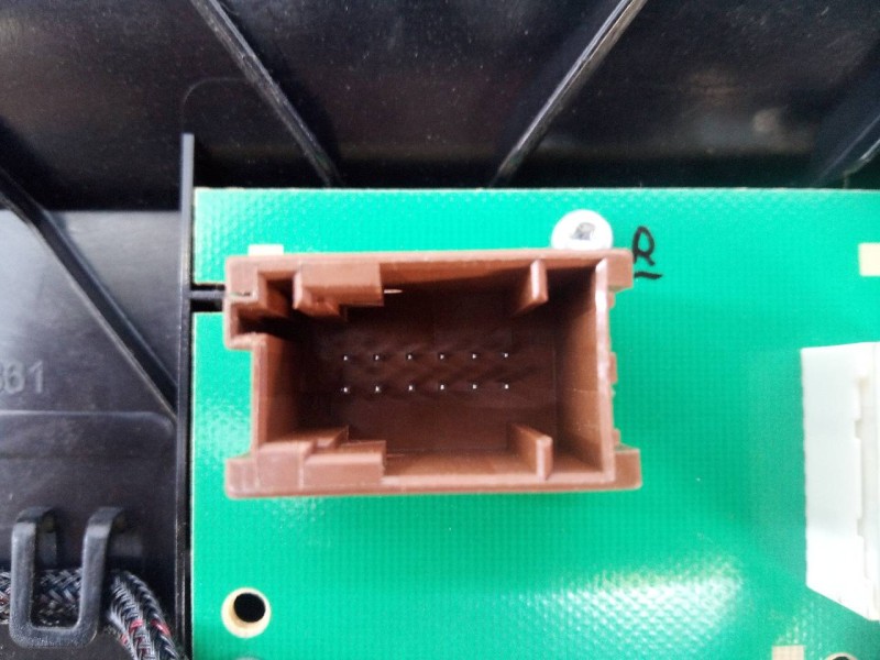 Recambio de sistema navegacion gps para peugeot 3008 active referencia OEM IAM 98735367ZD  E3-B2-40-2