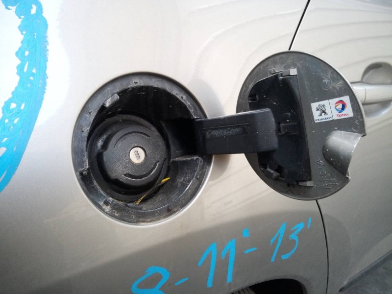 Recambio de tapa exterior combustible para peugeot 3008 active referencia OEM IAM   