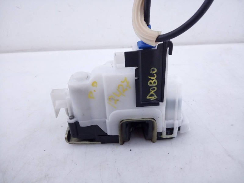 Recambio de cerradura puerta delantera derecha para fiat doblo ii (152) pop referencia OEM IAM 519750790  E2-B2-55-1